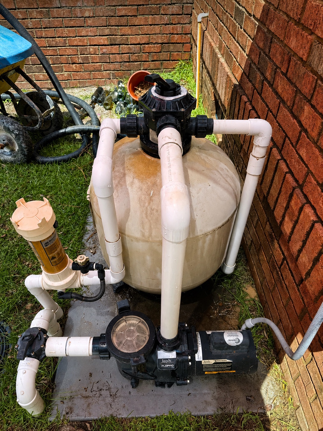 Pool equipment before pump replacement.